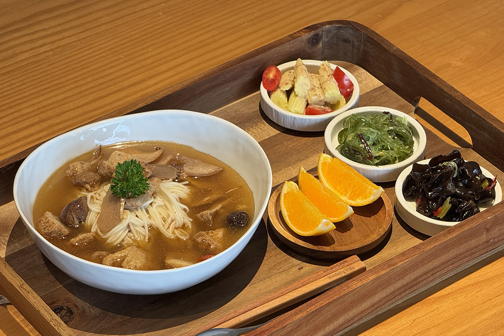 麻油猴頭菇細麵套餐